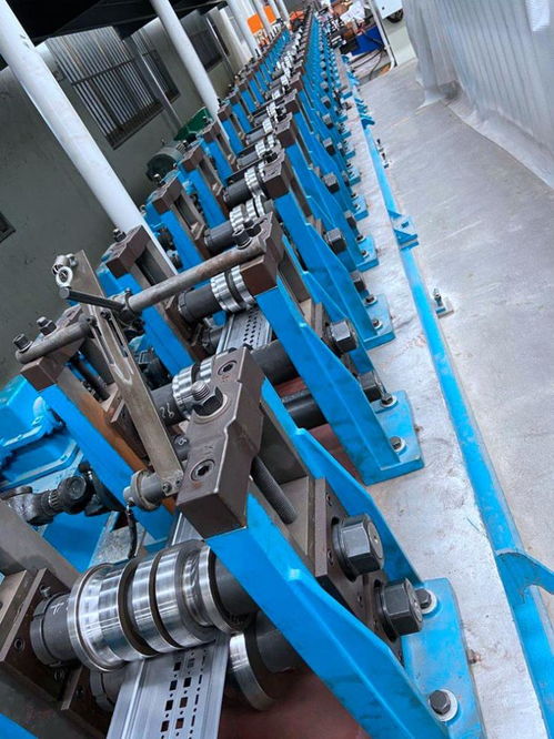 新型腳手板冷彎機 山東鋼跳板成型機的全自動化革新與電氣機械發(fā)展